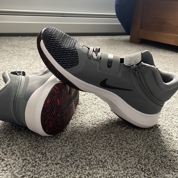 Women’s Nike Air Flyease Precision II Basketball Shoes - Picture 10 of 11